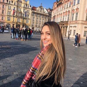 Meet your Posher, Ariana